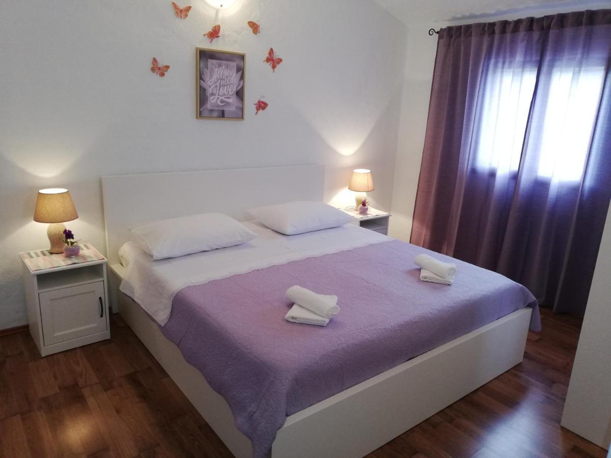 Apartment Pecarevic - A Holiday With A Stunning View Apartment Vis