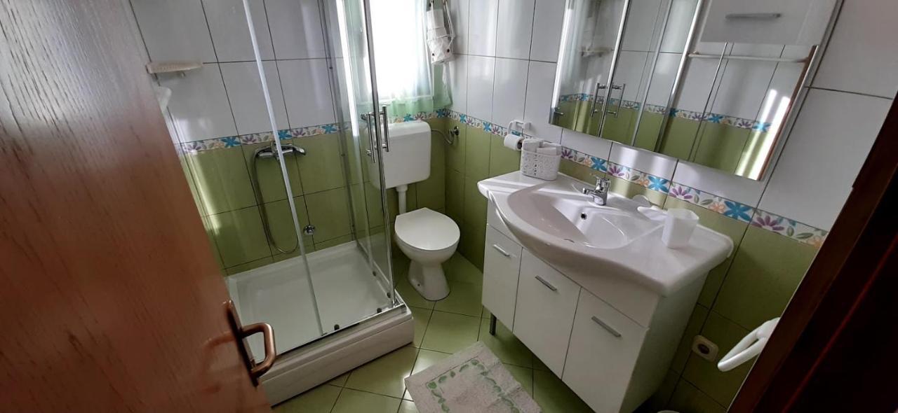 Apartment Apartment Pecarevic - A Holiday With A Stunning View Vis