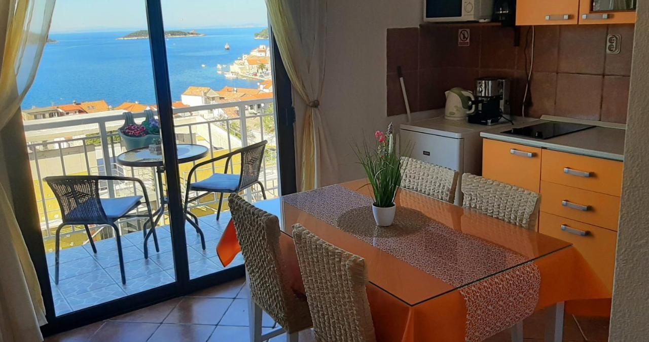 Pecarevic - A With A Stunning View Apartamento Vis